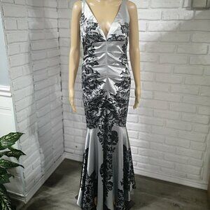 Jump Apparel Ladies Size 7/8 Sleeveless Black & Silver Maxi Evening /Party Dress